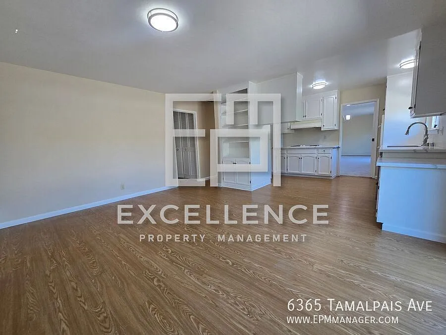 Pet Friendly 3/2 House with Granite Counters, AC, Hardwood Floors & 1700+SF — Photo 4