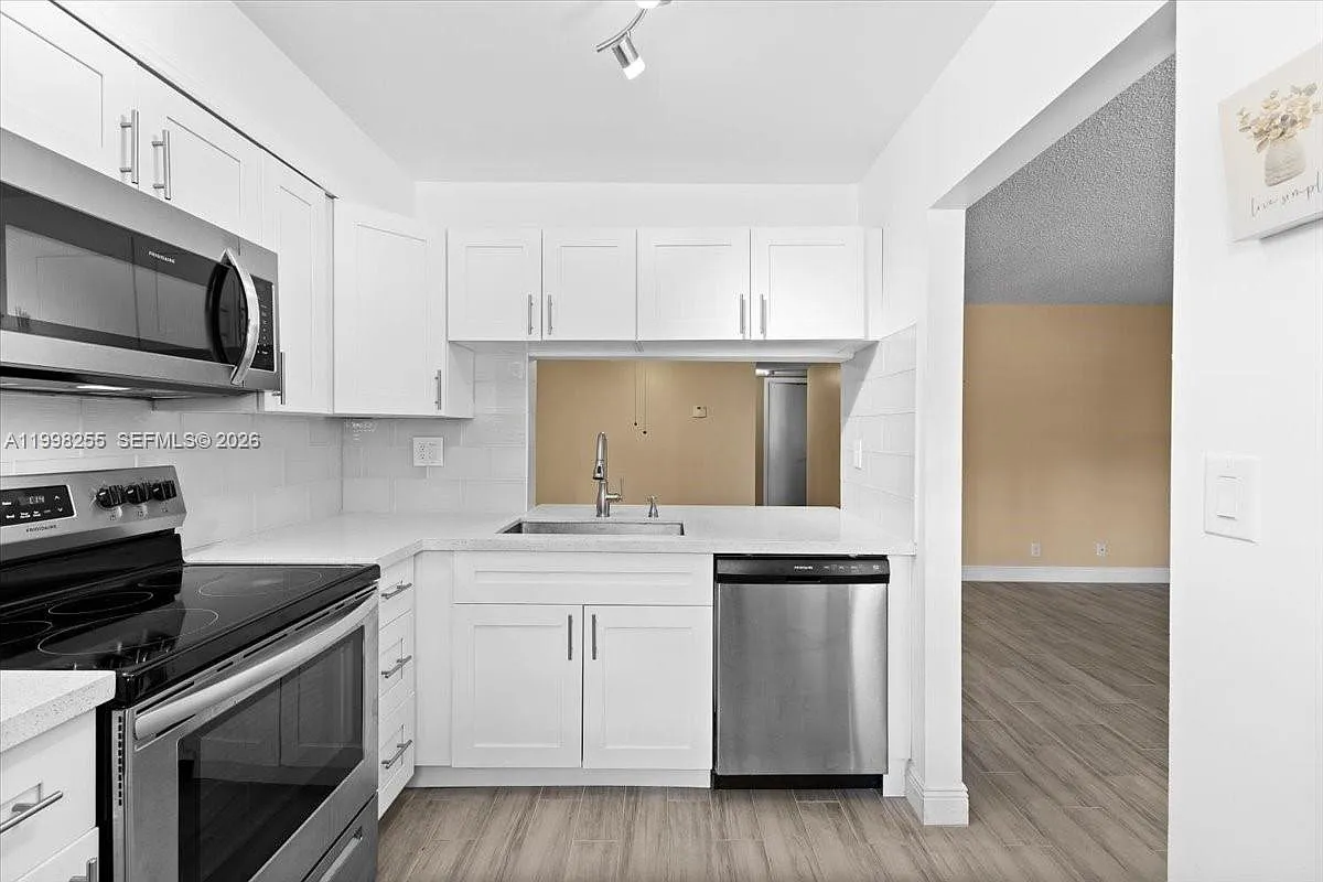 Oakland Forest Club Condo — Photo 3