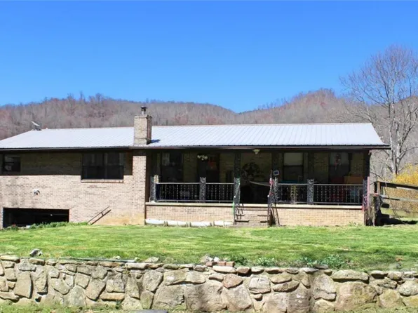 320 Creekmont Dr, Clyde, NC 28721