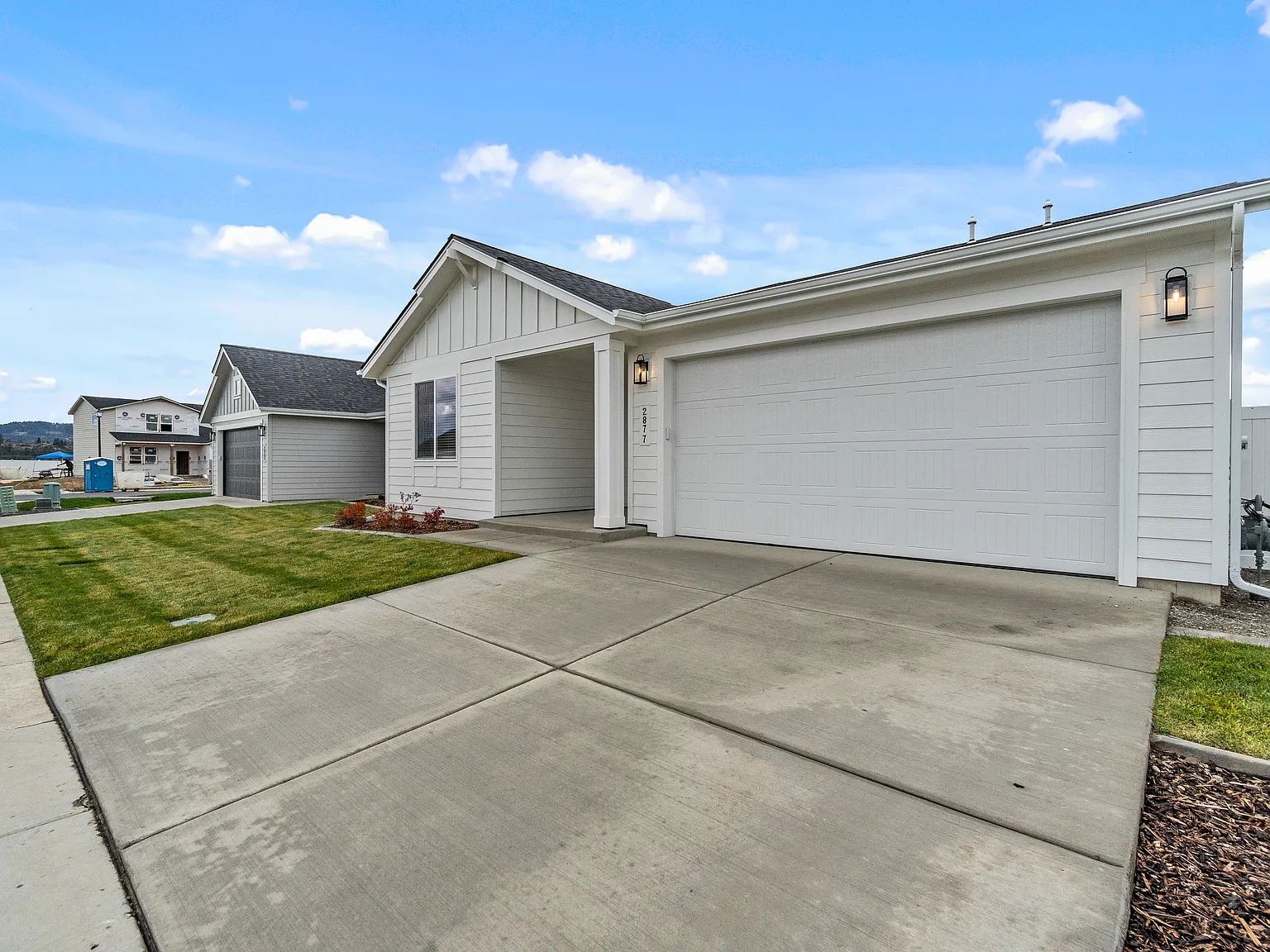 3 bed, 1895 sqft, $2,765 — Photo 3