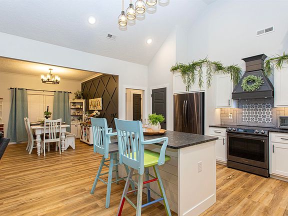 4th image of 605 Remington Ct SE