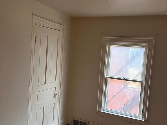 4th image of 605 Pine Ave #2