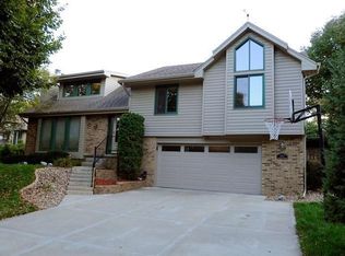 1001 Devon Dr, Papillion, NE 68046