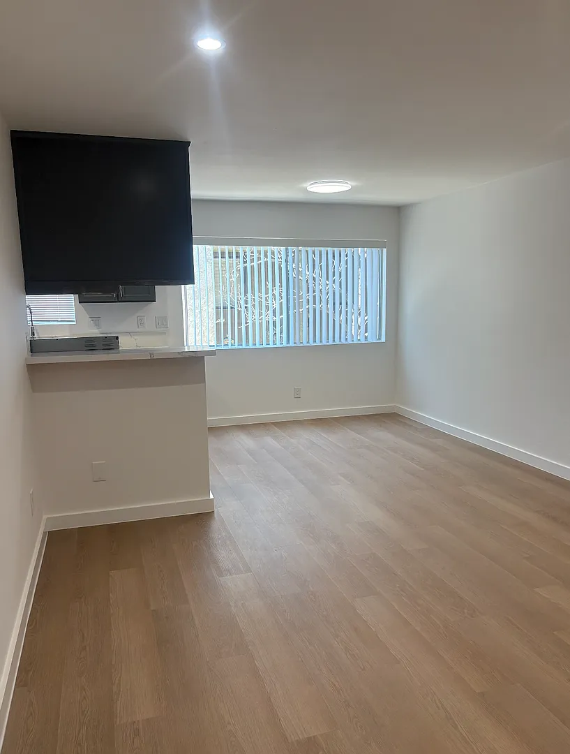 8735 Variel Ave — Photo 3