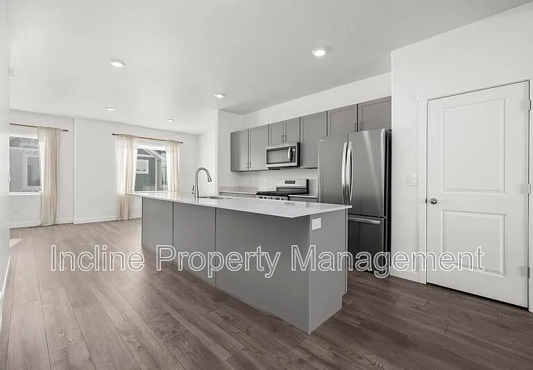 1113 E Yard Row — Photo 14