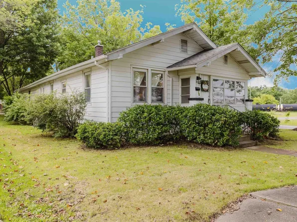 220 S 8th St, Herrin, IL 62948