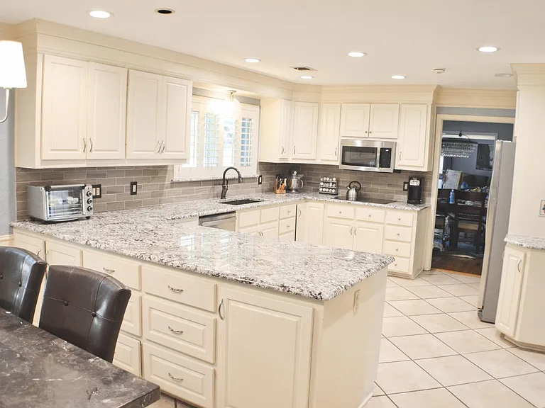 7618 Meadowhaven Dr — Photo 11