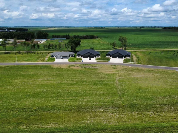 904 Harter Dr, Madison, SD 57042