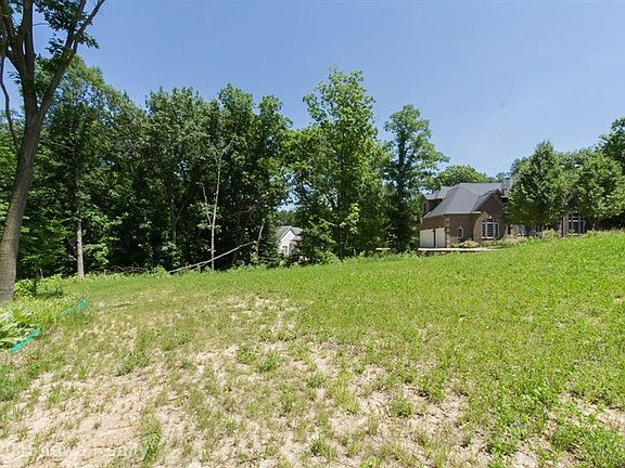 4th image of 614 Oakwood Pl
