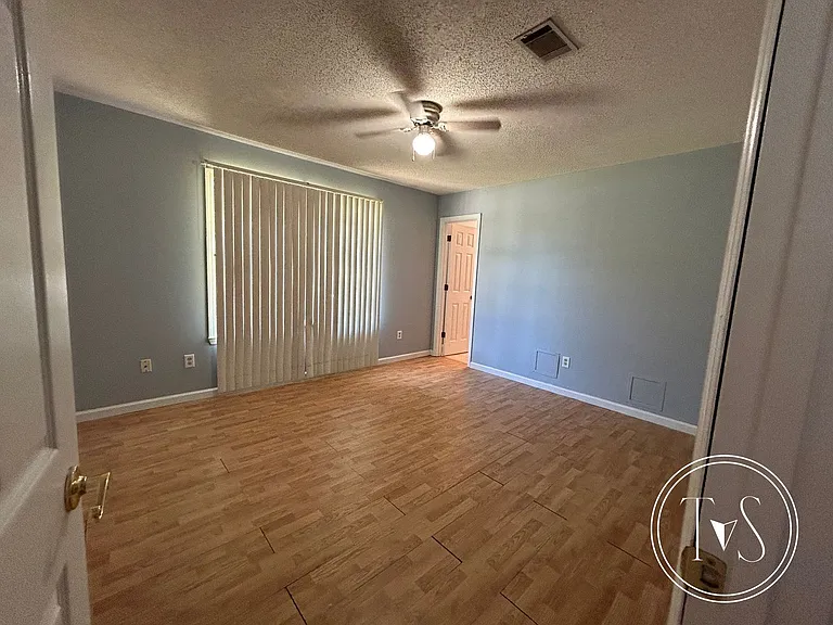 1012 Farr Ct — Photo 8