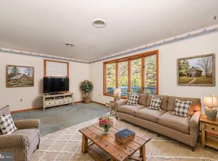 11748 Walnut Point Rd, Hagerstown, MD 21740