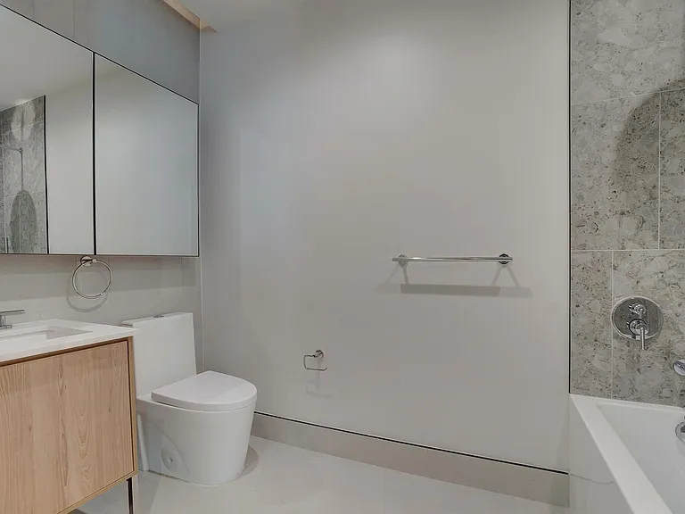64 Centre Ave — Photo 43