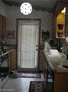 3rd image of 220 Parkway Dr