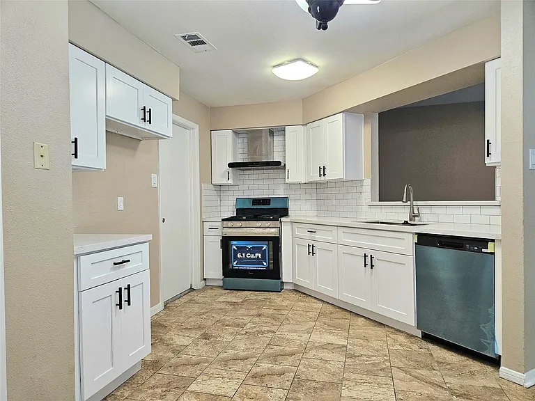 4231 Southchase Ln — Photo 5