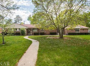 201 Fairway Dr, Bloomington, IL 61701