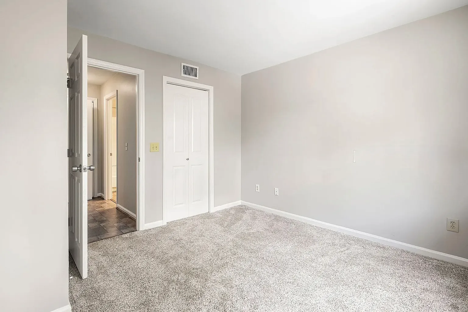 2 bed, 1000 sqft, $2,500 — Photo 3