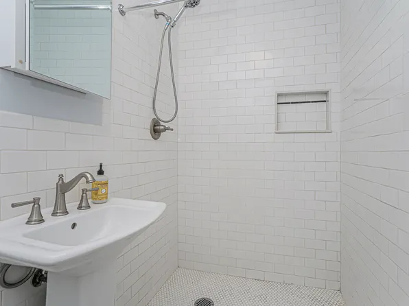 20 Signal Hill Road image 36 of 44