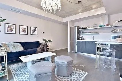 560 King St W #521 — Photo 2
