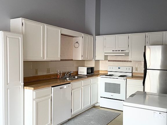 5th image of 16559 Terrey Pine Dr