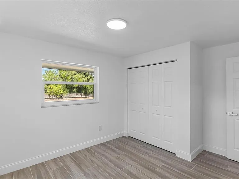 8201 Riverside Dr NE — Photo 11