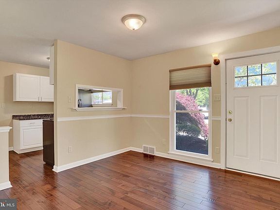 5th image of 2179 Yale Ave