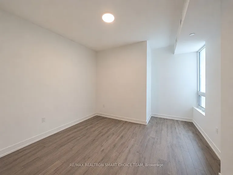 1005 Dundas St E #117 — Photo 13