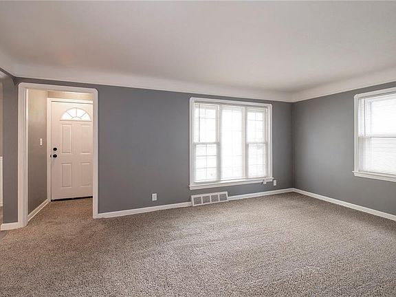 3rd image of 8708 Pinegrove Ave