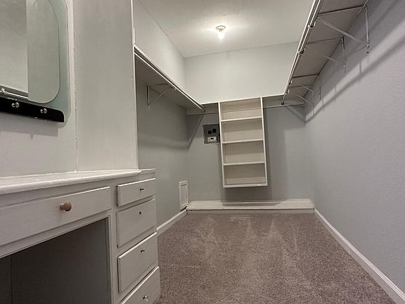 5th image of 4940 Victor St #204