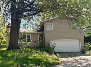 1100 Ellen St, Cedar Falls, IA 50613