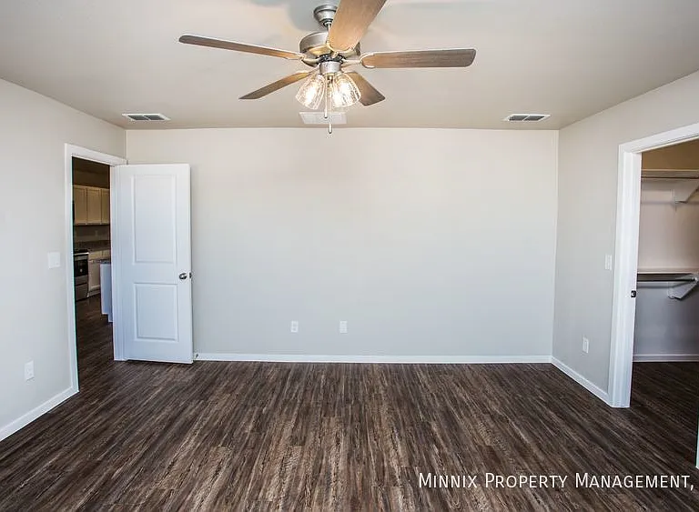 2027 Kenwood Ave — Photo 21