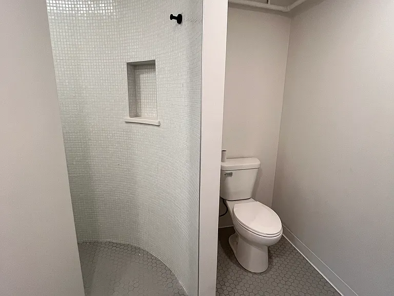 307 W 3rd St #201 — Photo 6