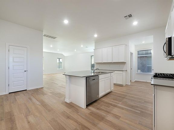 4th image of 2836 Casey Dr