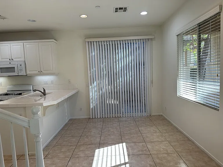 9782 Winterberry Dr — Photo 3