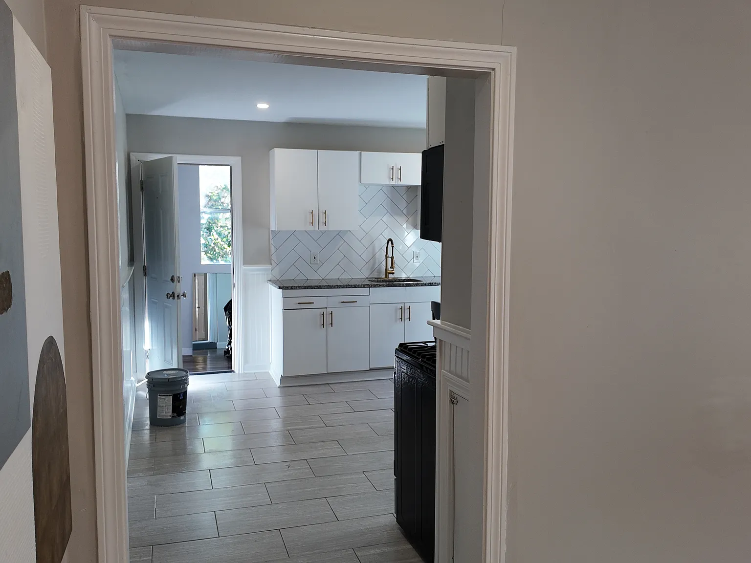 3 bed, 1100 sqft, $2,100 — Photo 3