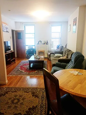 Rented by Green Line Realty | media 19