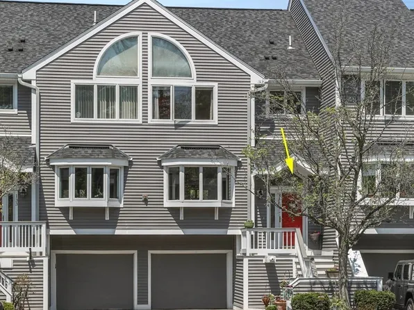 1200 Salem St APT 134, Lynnfield, MA 01940