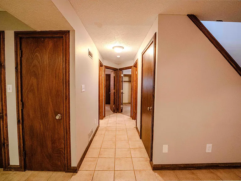 225 Parker Dr — Photo 24