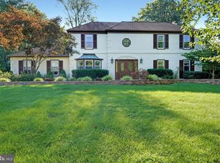 16 Tracey Dr, Lawrence Township, NJ 08648