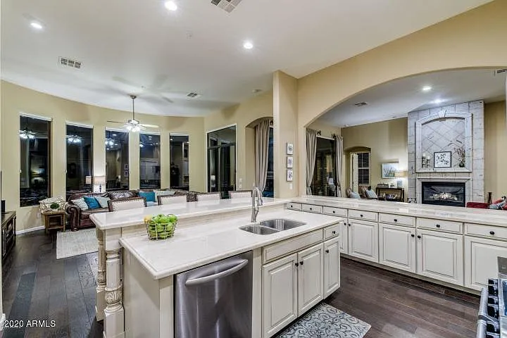 8010 E Wingspan Way — Photo 2