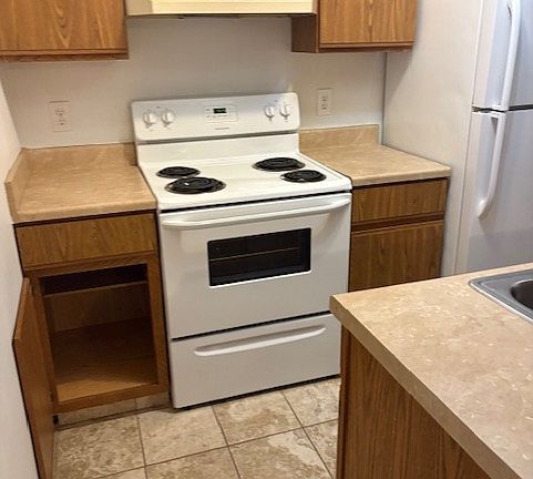 3rd image of 7468 Huntington Dr #5