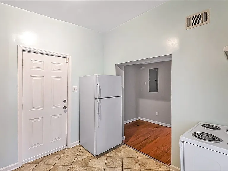 615 Price St — Photo 11
