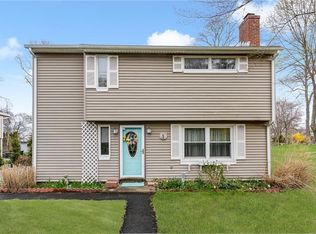 52 Spindrift Dr, Saunderstown, RI 02874