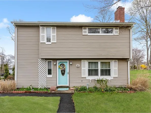 52 Spindrift Dr, Saunderstown, RI 02874