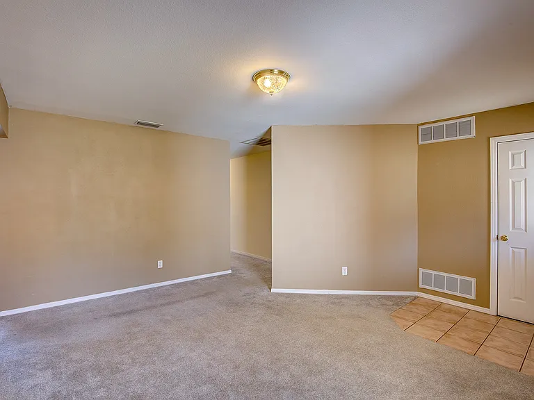 4804 Edgewater Dr — Photo 6