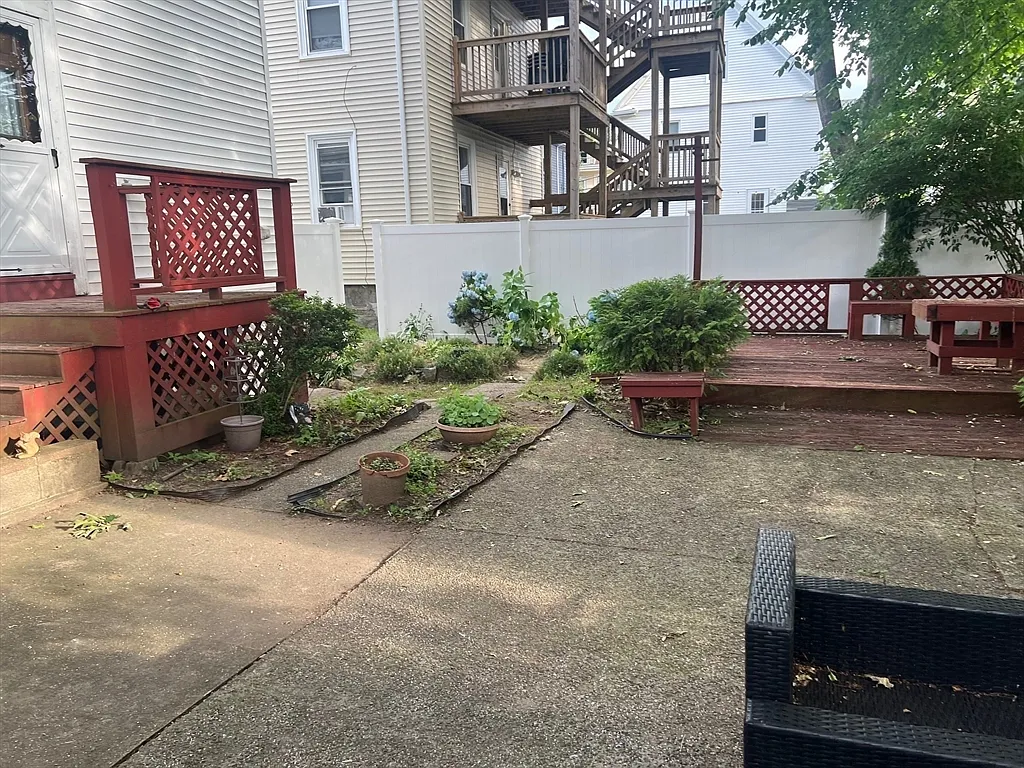 2 bed, 1.0 bath, 1355 sqft, $2,700 — Photo 2