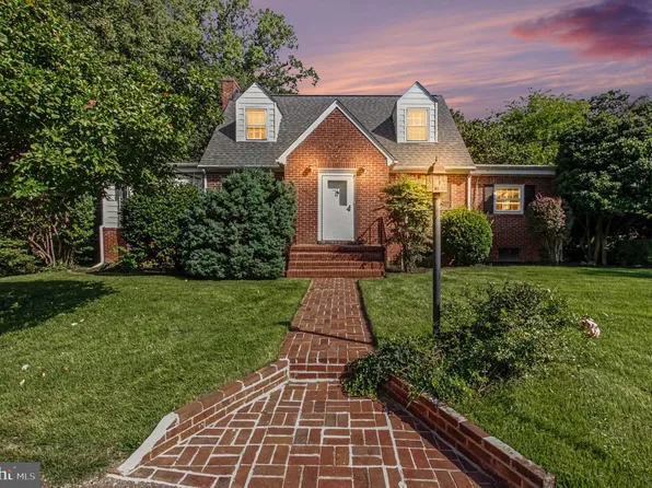 4145 Woodside Dr, Fredericksburg, VA 22407