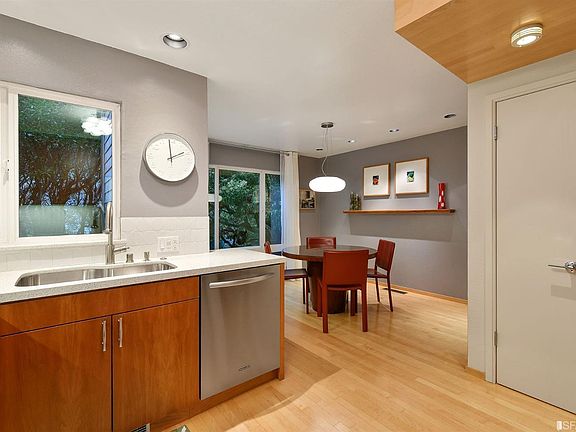 5th image of 676 Clarendon Ave