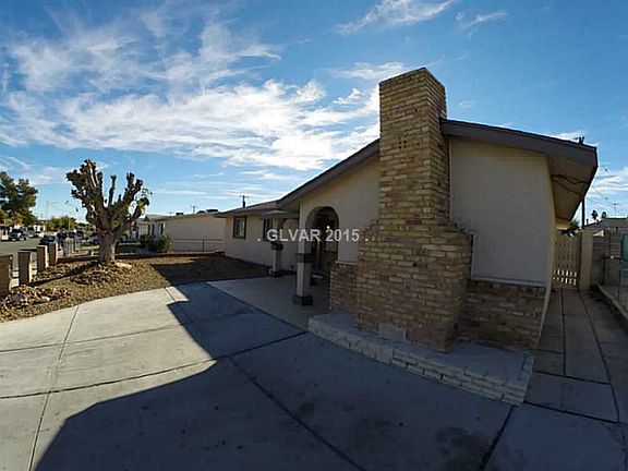 3rd image of 5917 Forrest Hills Ln