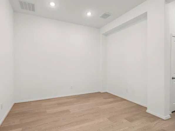 8463 International Falls Dr, Porter, TX 77365