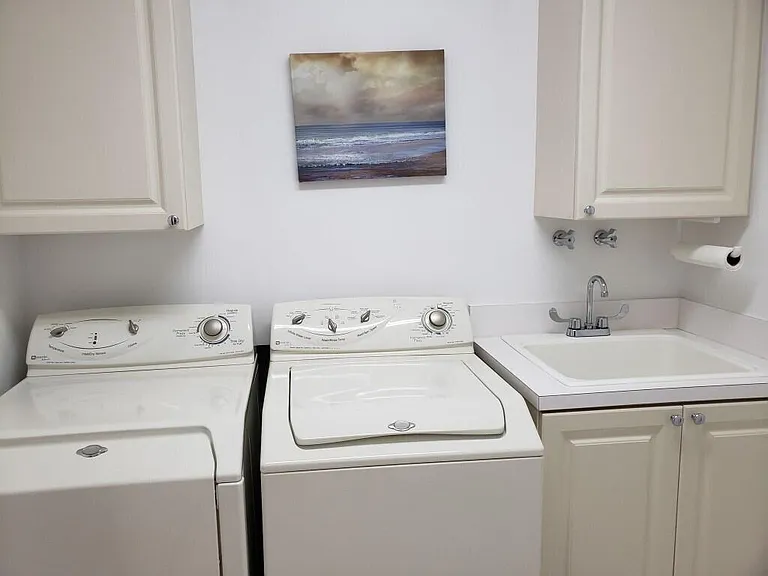 10 Harbour Isle Dr E #204 — Photo 30